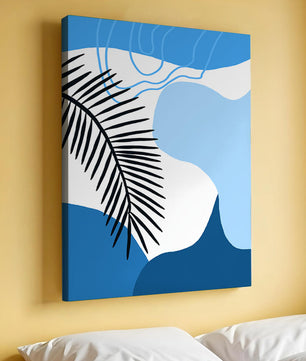 Hoja de palma abstracta sobre fondo azul con líneas fluidas