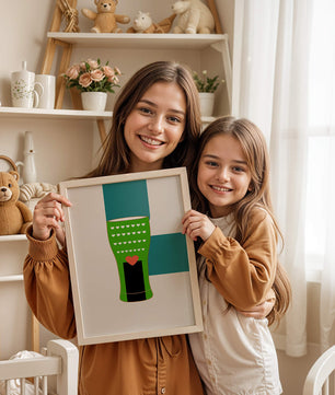 Jarrón verde con patrón de corazón y diseño minimalista