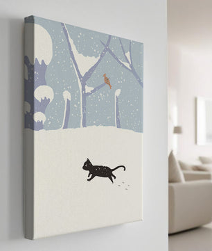 Paysage enneigé illustré avec un chat noir joueur et un oiseau dans un décor hivernal