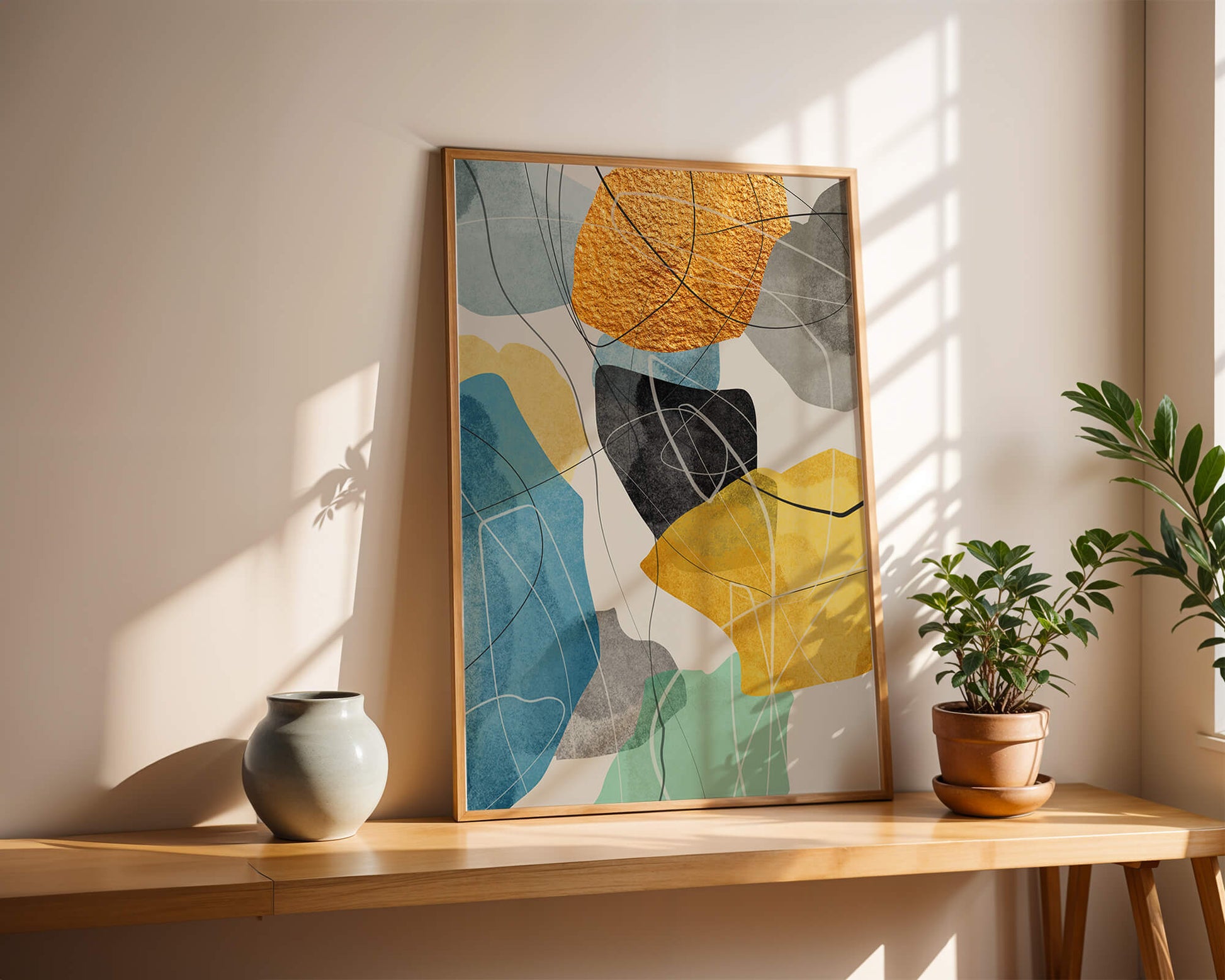 Arte geométrico abstracto con acentos dorados y colores vibrantes
