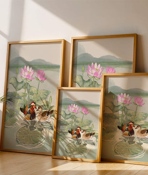 Patos mandarines y flores de loto en un estanque tranquilo