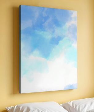 Cielo azul sereno con nubes suaves