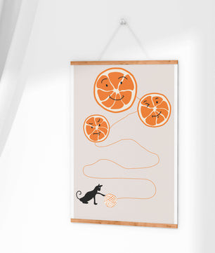 Ilustración juguetona de naranjas con un gato y ovillo de hilo