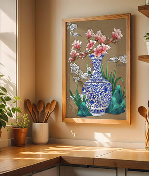 Arreglo floral elegante en un jarrón de porcelana azul y blanco con magnolias