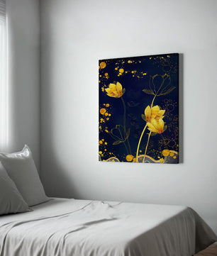 Diseño floral elegante con flores doradas sobre fondo azul marino