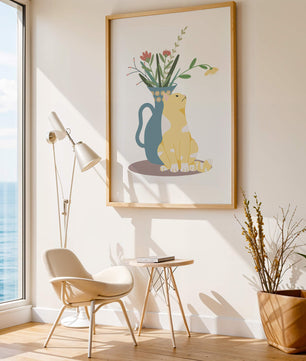 Ilustración de un gato sentado junto a un jarrón floral