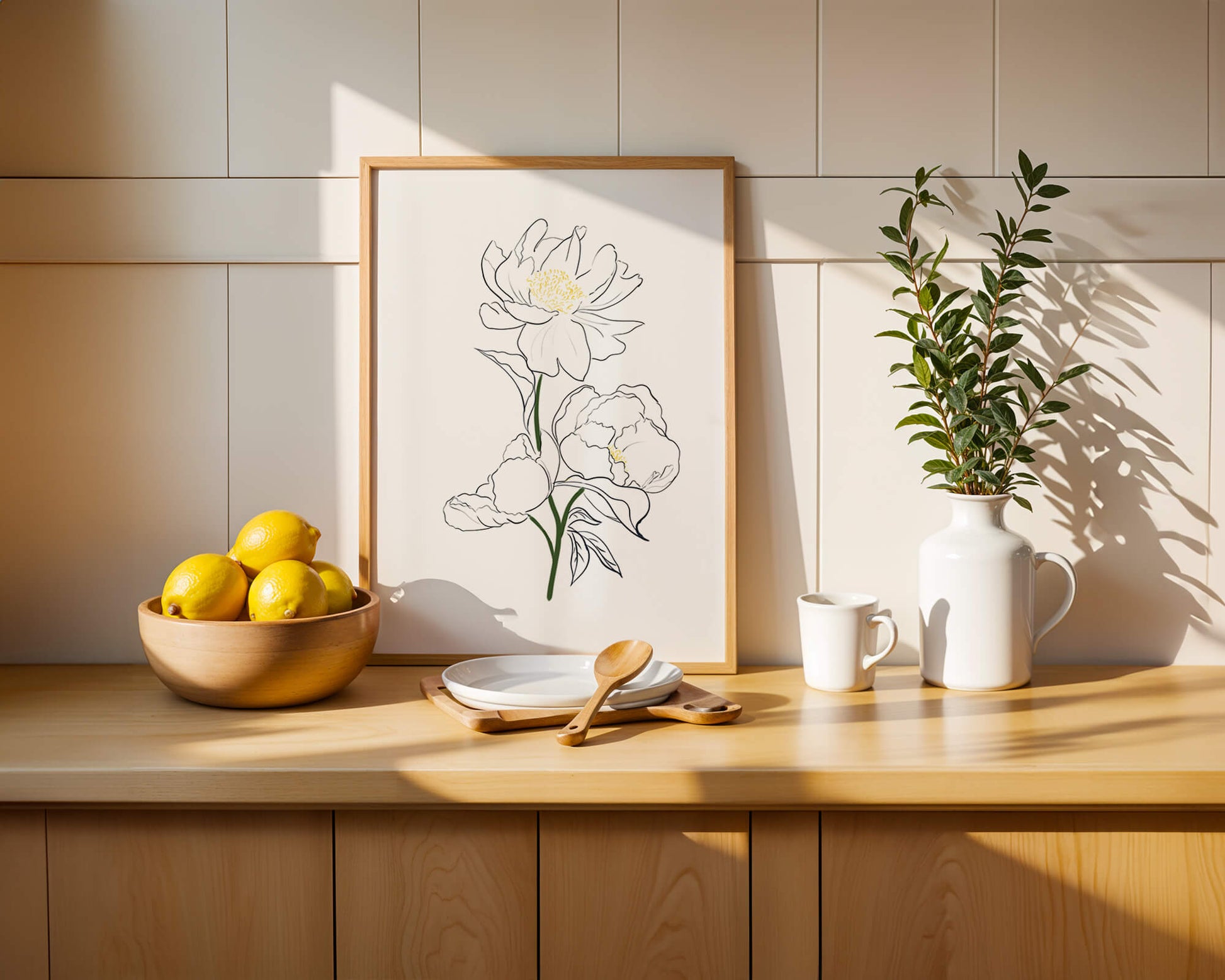 Elegante Pfingstrosen-Linienkunst mit goldenen Akzenten