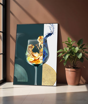 Fusión elegante de líquidos en una copa de vino con elementos dorados y azules