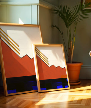 Abstrakte geometrische Komposition mit goldenen Akzenten und kräftigen Farben