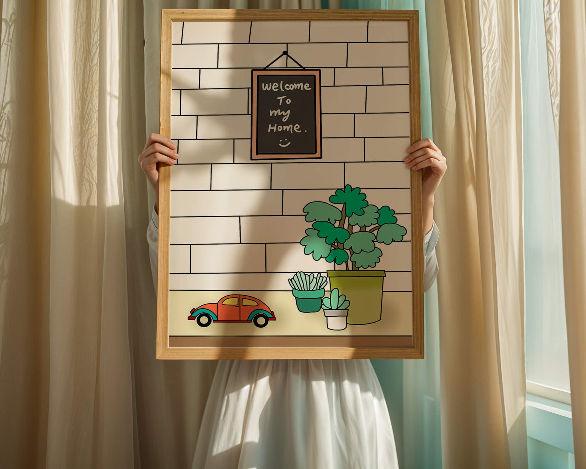 Kreidetafel-Schild mit Topfpflanzen und Spielzeugauto auf Ziegelmauer-Hintergrund
