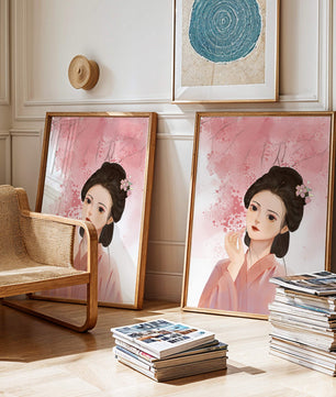 Femme japonaise traditionnelle avec des fleurs de cerisier roses en arrière-plan