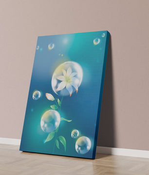 Zarte Blume in transparenten Blasen auf einem verträumten blauen Hintergrund