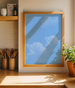 Cielo azul brillante con nubes blancas esponjosas