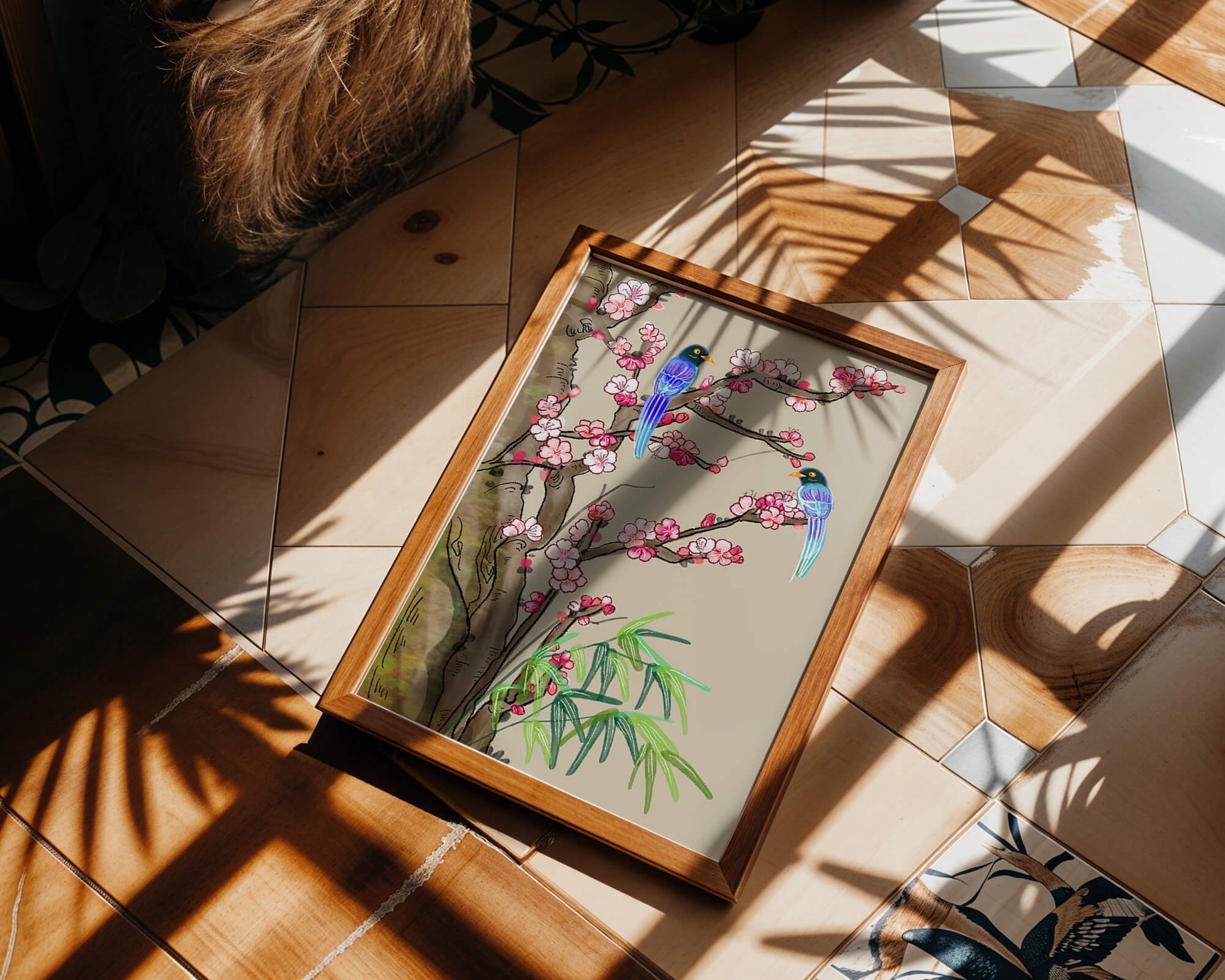 Illustration sereine d’oiseaux sur des branches en fleurs avec des feuilles de bambou