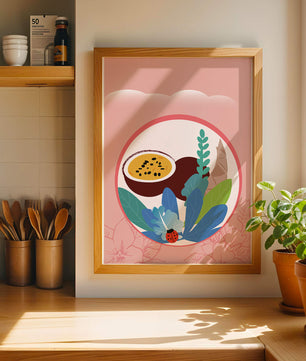 Ilustración de frutas tropicales y hojas con una mariquita sobre un fondo rosa