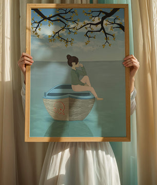 Chica relajándose en un bote bajo un árbol junto al agua