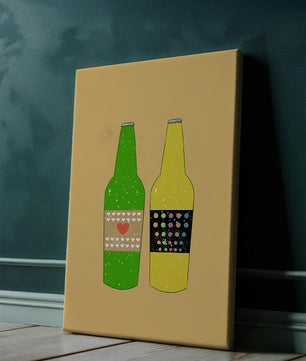 Ilustración de botellas de cerveza coloridas con etiquetas artísticas