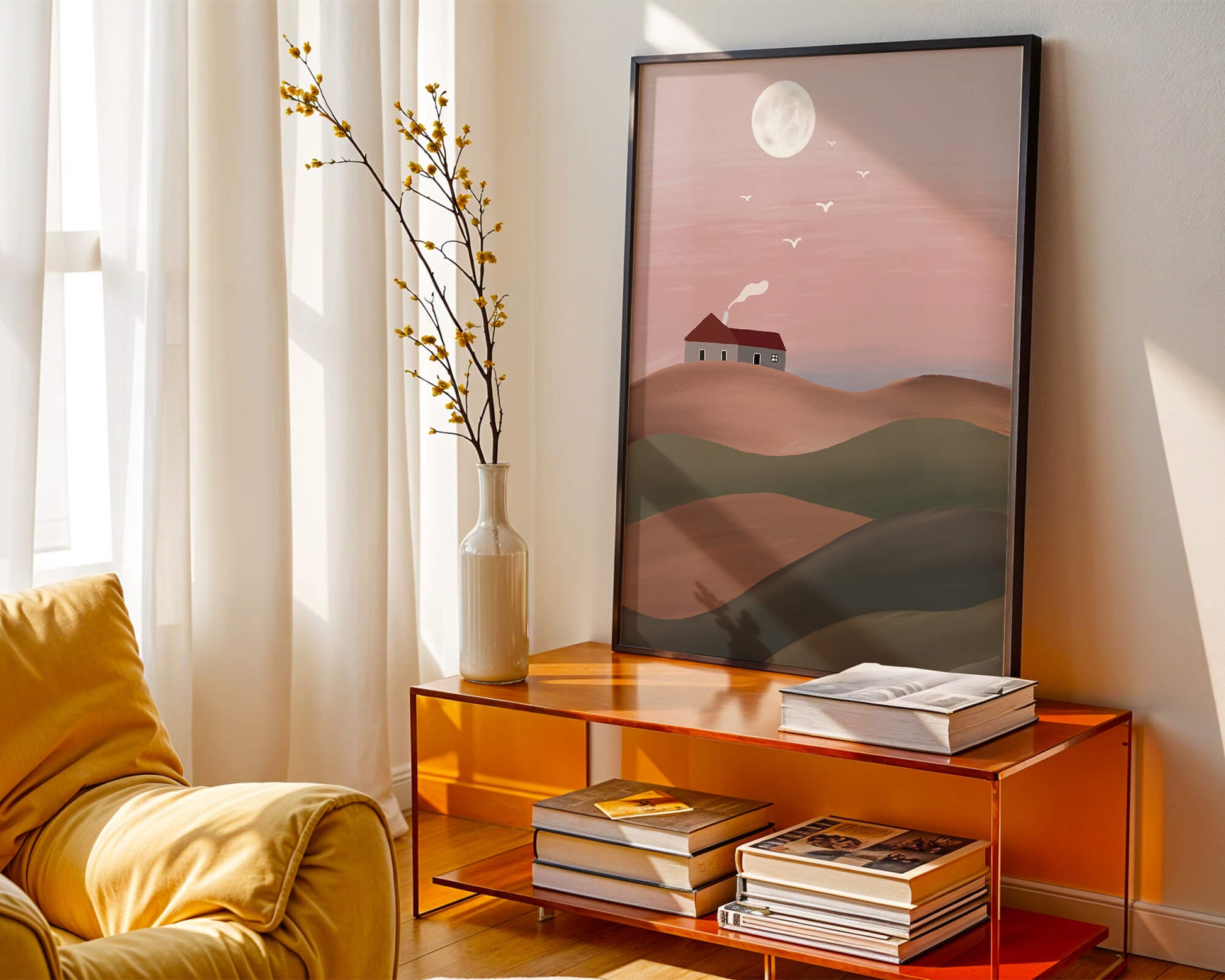 Casa en una colina rosa bajo la luna llena