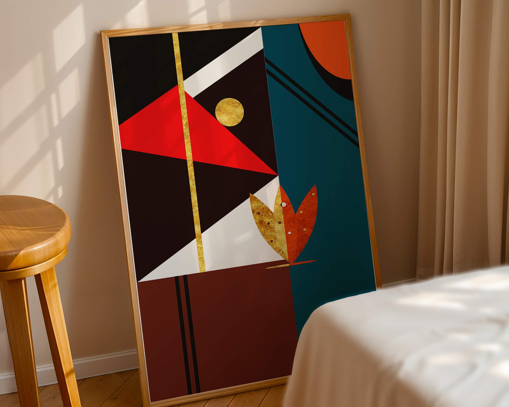 Geometrische abstrakte Kunst mit Gold und kräftigen Formen