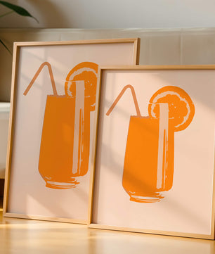 Ilustración de jugo de naranja con pajilla y rodaja de naranja