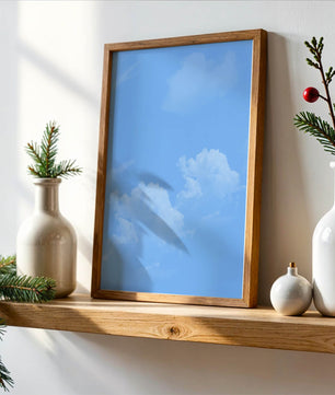 Cielo azul brillante con nubes blancas esponjosas