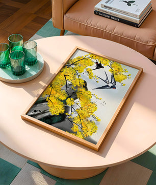 Representación artística de golondrinas entre flores amarillas vibrantes
