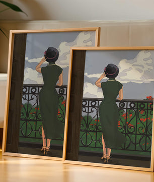 Mujer elegante en un balcón con vista pintoresca y flores rojas