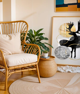 Zeitgenössische Elch-Silhouette-Kunst mit goldenen Akzenten und Marmorstruktur