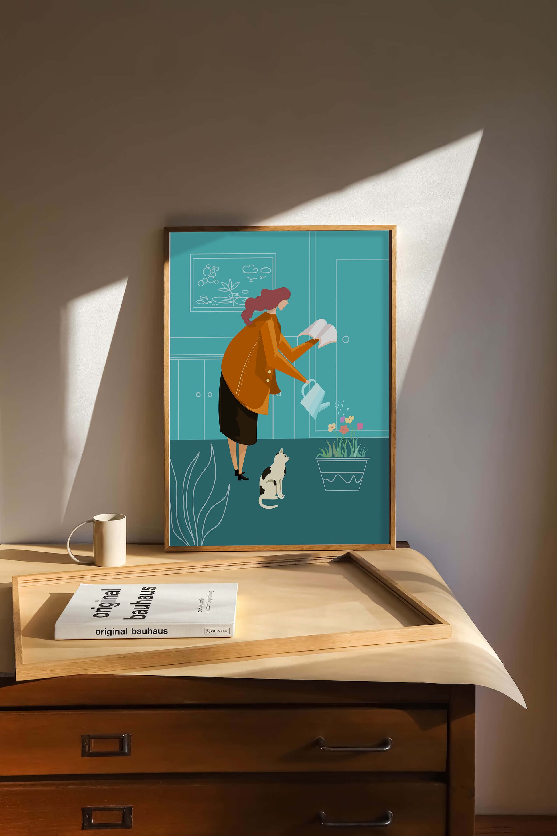 Mujer regando flores con un gato en un interior moderno