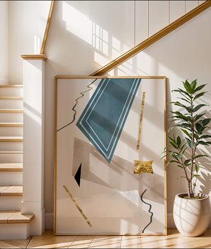 Abstraktes geometrisches Kunstwerk mit goldenen Akzenten und dynamischen Formen