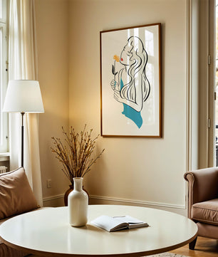 Ilustración estilizada de una mujer con una flor y elementos abstractos