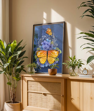 Colorida ilustración de mariposa y flores azules