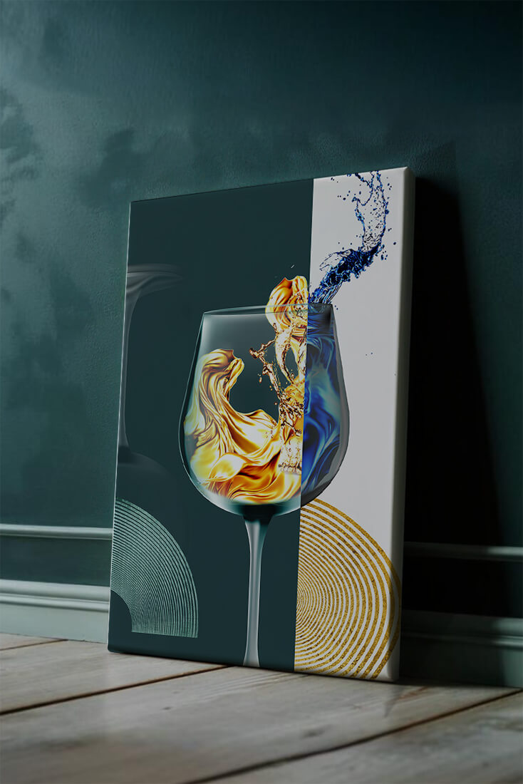 Fusión elegante de líquidos en una copa de vino con elementos dorados y azules