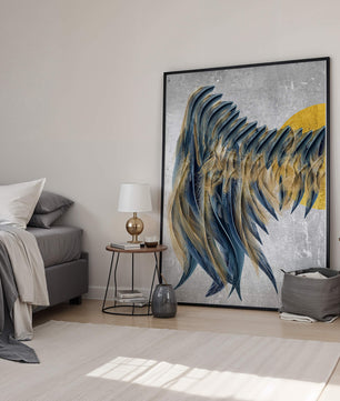 Arte de plumas abstractas con detalles dorados sobre fondo texturizado