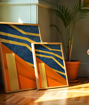 Composición geométrica abstracta con elementos dorados, azules y naranjas