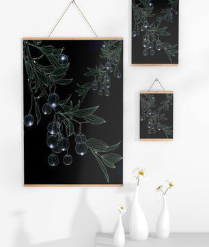 Elegante botanische Illustration mit leuchtenden Früchten und Blättern