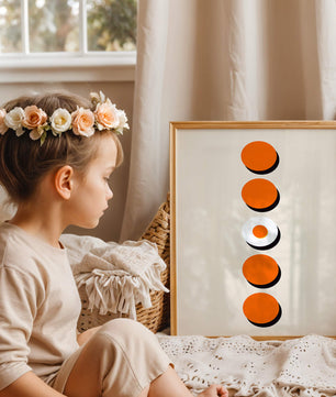 Vertical Arrangement of Orange and White Circles with Shadows on a Light Background - Mi tienda