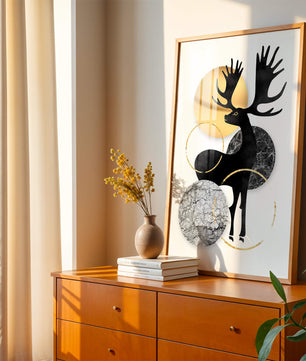 Zeitgenössische Elch-Silhouette-Kunst mit goldenen Akzenten und Marmorstruktur