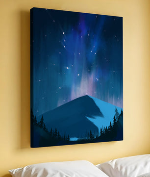 Paisaje montañoso sereno con auroras boreales y bosque oscuro