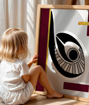 Arte geométrico abstracto con motivo de ojo y detalles dorados