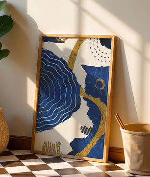 Diseño abstracto ondulado azul y dorado con patrones geométricos