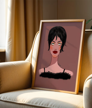 Illustration einer Frau mit kurzen schwarzen Haaren und auffälligem Make-up auf braunem Hintergrund