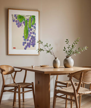 Ilustración de uvas y pepino con colores vibrantes y hojas
