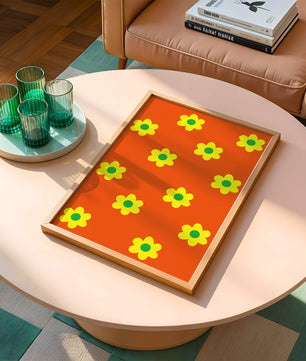 Buntes Blumenmuster mit gelben Blumen auf orangefarbenem Hintergrund