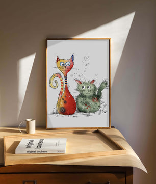 Ilustración artística colorida de dos gatos juguetones sobre fondo blanco
