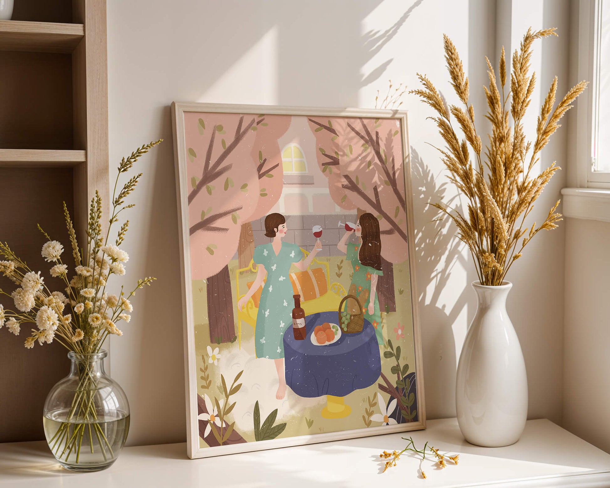 Reunión primaveral en el jardín con vino y frutas