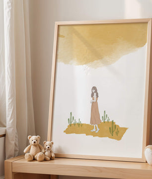 Fille en robe rose debout parmi des cactus sous un ciel aquarelle