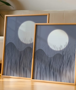 Ruhige Nachtlandschaft mit Vollmond und kahlen Bäumen