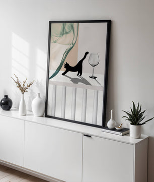 Composición abstracta con gato negro y copa de vino sobre fondo geométrico