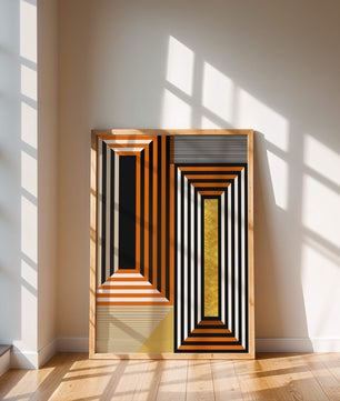 Arte abstracto geométrico con rayas y elemento dorado en naranja, negro y blanco
